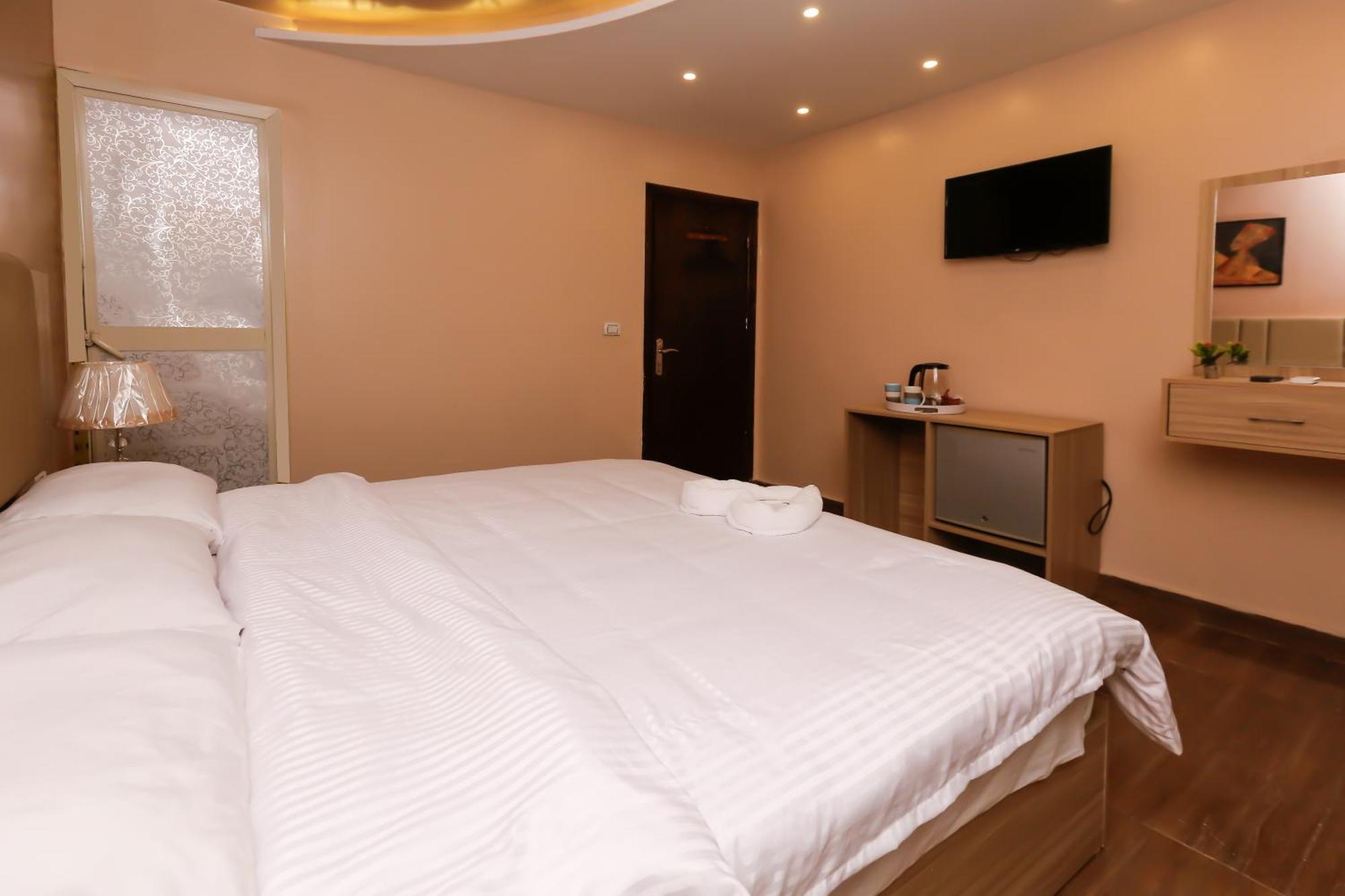 Pyramids Express View Hotel Kafret el-Gabal Exterior foto
